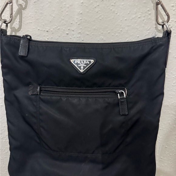 Prada Black nylon shoulder bag - Picture 2 of 11